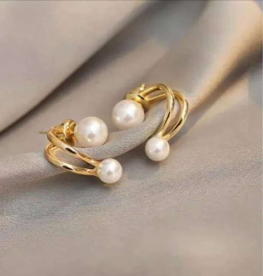 Women Vintage Light Luxury Pearl Stud Earrings